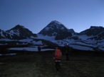 La partenza alle spalle del rifugio Pizzini