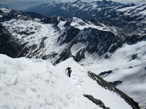 Il traverso esposto in cresta, nelle condizioni di quest'anno  "riparata" da una alta cornice sul versante nord