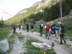 Dal parecheggio si va verso la strada per Bardonecchia per andare all'attacco della via