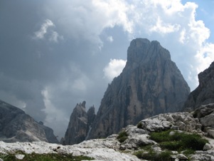 La Croda dei Toni vista dal sentiero che porta al Rifugio Comici