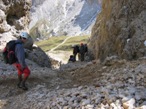 Dopo aver percorso una seconda breve cresta dalla cima si comincia a scendere verso il rifugio