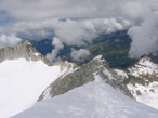 La cresta di discesa per la via normale e tutto l'anfiteatro della cima di Vermiglio da costeggiare per il rientro