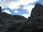 Il Rifugio Pisciad visto dalla parte terminale della ferrata