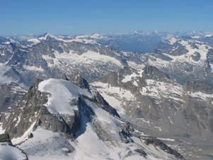 Il Ciarforon visto dall'anticima del Gran Paradiso