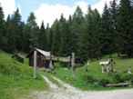 Le piccole baite nei pressi del passo della Mauria