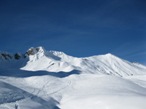 Il colletto del Barbarossa, a sinistra la cima del Barbarossa con il tratto ripido e a destra la cima quota 2150
