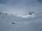 La Malga Valfredda, sullo sfondo il passo delle Capre dove poi si dovr scendere per accedere alla Valle dei Cadini