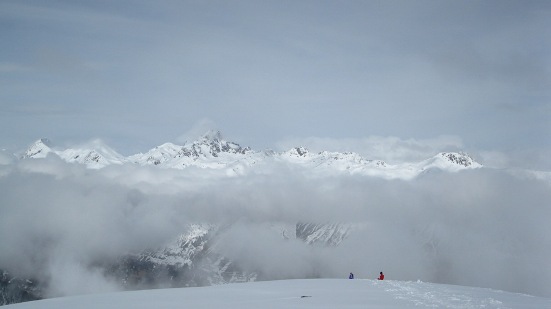 Verso nord-ovest L'Auguoglia d'Escha tra le nubi