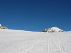 Sullo sfondo si intravedono le paline nei pressi dell'Alpe Tza Fontaney