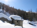 L'alpe Lavassey  la direzione da seguire per raggiungere l'ampio vallone. Qui le pendenze sono decisamente inferiori