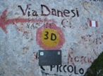 Le indicazioni per la Via Danesi