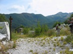 L'arrivo alla vecchia cava dove ci si ricongiunge al sentiero 35 e dove si svolta a destra per andare al Passo Tambura