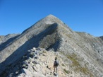 La cresta del Monte Tambura. In fondo  ben visibile la cima