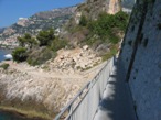 Avvicinandosi a Montecarlo, il sentiero costeggia la ferrovia sopra di noi