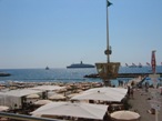 L'arrivo alla lussuosa spiaggia di Montecarlo