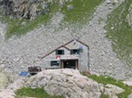 Il rifugio ormai visibile chiaramente