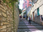 La partenza da Lerici. Sul muro a sinistra si nota il segno bianco e rosso del sentiero