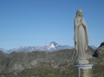 La vista dalla cima del Monte Madonnino, sullo sfondo la cima del Monte Disgrazia