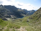 La discesa dal Passo di Aviasco verso il Lago Colombo e il Rifugio Laghi Gemelli