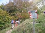 Il primo bivio dove si svolta a sinistra verso il Rifugio Rosalba