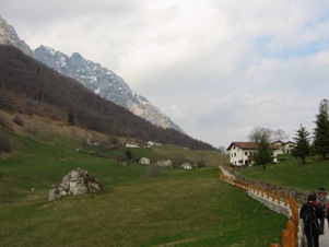 Il valloncello di Nava, sullo sfondo il Pizzo della Pieve