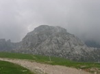 Dalla stazione della funivia, si prende la carrozzabile che porta al Rifugio Lecco