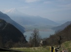 L'ultima vista sul lago di Mezzola, all'imbocco della frazione di Avedè