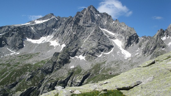 La vista verso la testata della Val di Zoccae la Punta Allievi, una volta giunti al Passo del Torrone