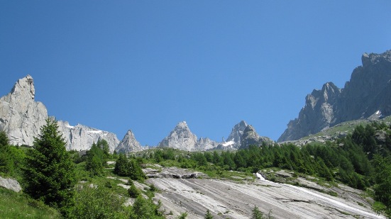 La Val Torrone, con sullo sfondo i Pizzi del Torrone