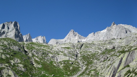 La testata della Val di Zocca con l'inconfondibile Punta Allievi