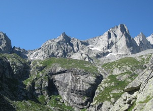 La testata della Val di Zocca con la Punta Allievi sullo sfondo