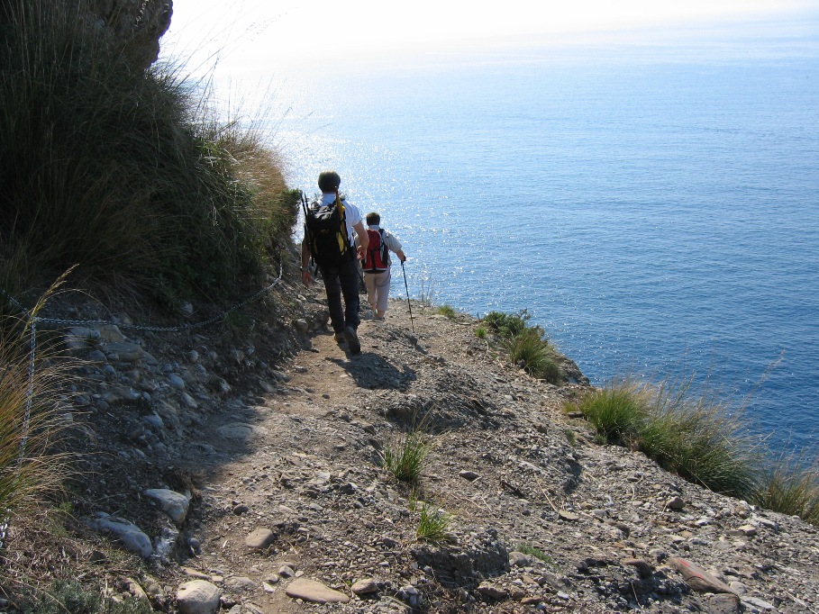 Sentiero esposto dopo la vista sulla Punta Chiappa