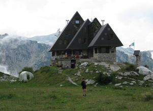 La forma singolare del Rifugio Garelli