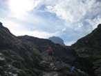 Poco prima di giungere al Rifugio, la bella parete della Bessanese fa la sua comparsa