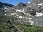 Lasciato il rifugio si scende verso il torrente in direzione del Collarin d'Arnas