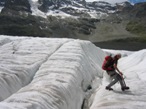 Salto di uno dei piccoli crepacci, come si nota sono molto evidenti