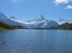 Il Bachalpsee visto dalla sua sponda settentrionale, a sud la cima del Wetterhorn