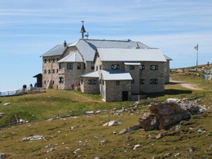 Il Rifugio Bolzano al Monte Pez