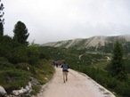 Lungo la carrozzabile per il rifugio