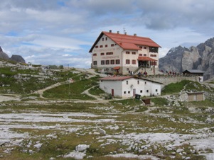Il Rifugio Locatelli o Dreizinnenhutte