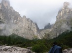 Arrivati ormai a valle uno sguardo a ritroso verso il lungo percorso in discesa dal Rifugio Pradidali