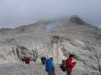 Il Passo Pradidali basso, sullo sfondo la cima della Fradusta con il ghiacciaio