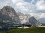 Il Rifugio Scoiattoli con l'arrivo della funivia, una presenza costante di queste zone!