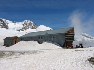 Il Rifugio Quintino Sella al ghiacciaio del Felik