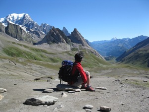 La vista verso il Monte Bianco e la Val Veny dal Col de La Seigne