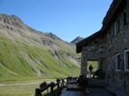 Il Rifugio Elisabetta e sullo sfondo la piana sottostante della Val Veny