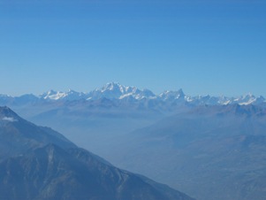 Il Monte Bianco e le Jorasses viste dalla cima
