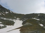 Il piccolo valloncello e la spalla da risalire per portarsi sotto la cima