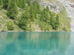 Il Lago Blu visto dal ponticello alla fine del sentiero di salita