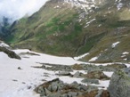 La discesa del versante nord della Valnera che conduce al sentiero per il Rifugio Arp